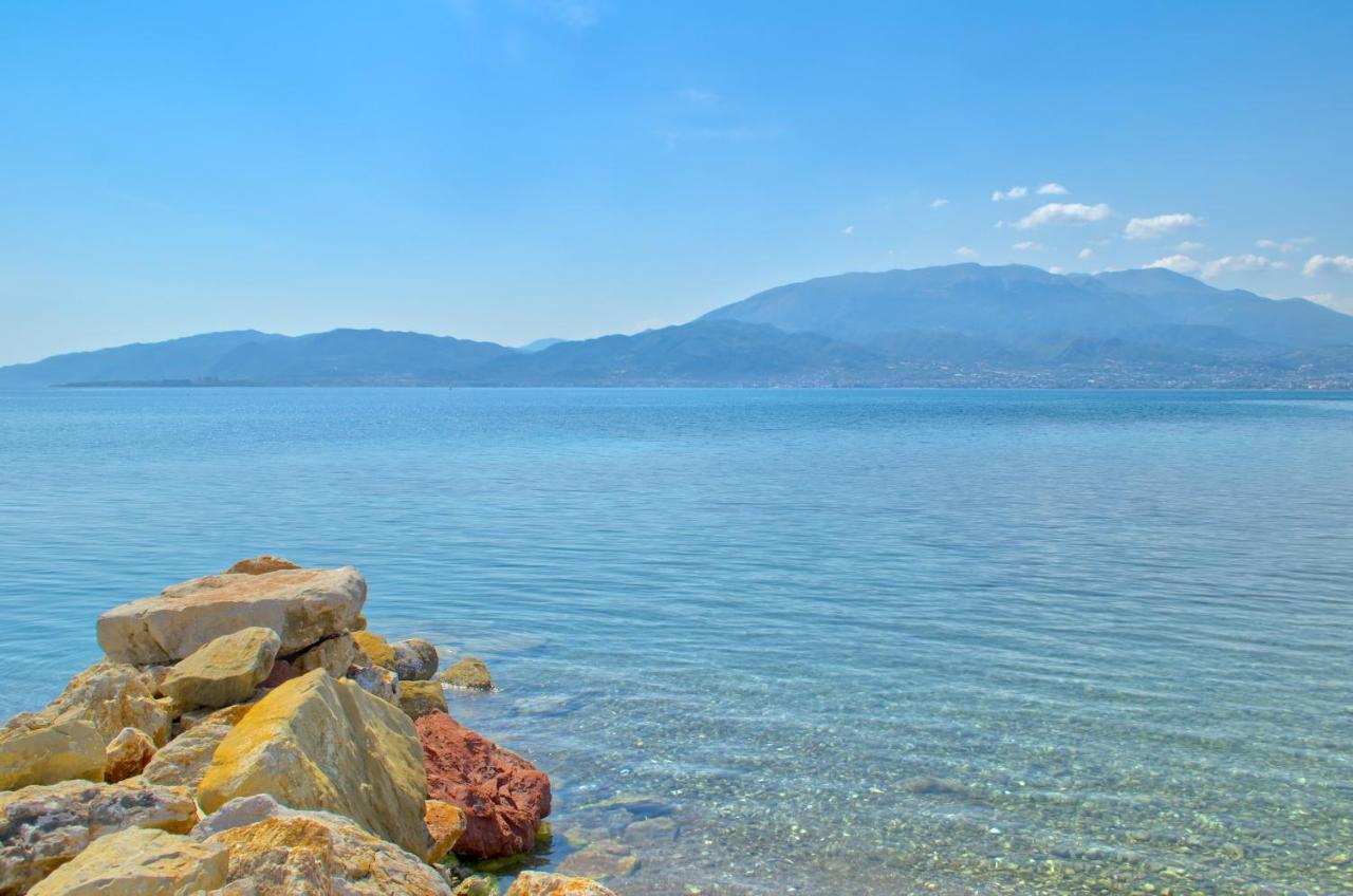 Epipleon Luxury Suites -105- Δωμάτιο 35Τμ Με Βεράντα 35Τμ Μπροστά Στη Θάλασσα นาฟปาคตอส ภายนอก รูปภาพ