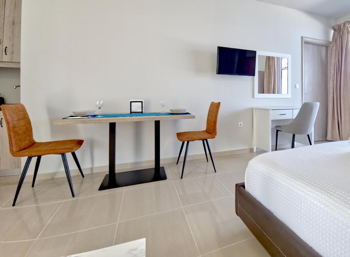 Epipleon Luxury Suites -105- Δωμάτιο 35Τμ Με Βεράντα 35Τμ Μπροστά Στη Θάλασσα นาฟปาคตอส ภายนอก รูปภาพ
